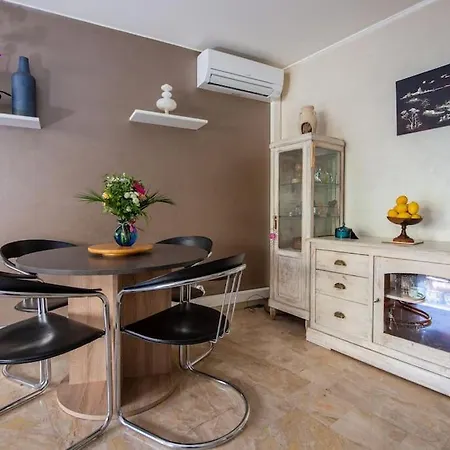 Апартаменты Large 1 Bdr, Ac, Locked Parking, Near City Center