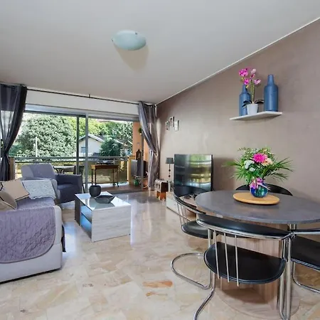 Апартаменты Large 1 Bdr, Ac, Locked Parking, Near City Center *