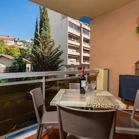 Large 1 Bdr, Ac, Locked Parking, Near City Center Apartament
