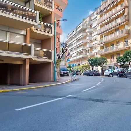 Large 1 Bdr, Ac, Locked Parking, Near City Center Апартаменты